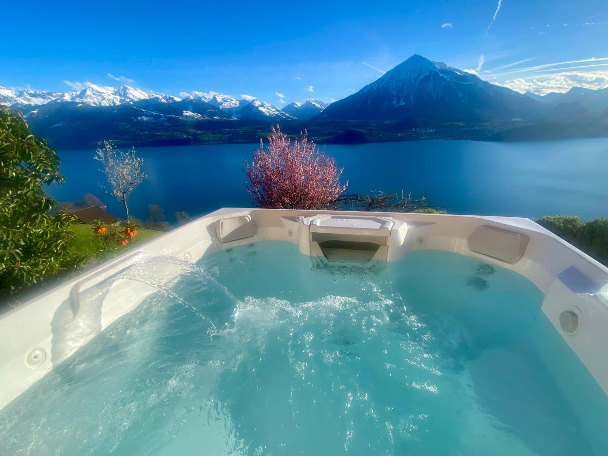 Chalet Egglen "Typical Swiss House, Best Views, Private Jacuzzi" Sigriswil Ngoại thất bức ảnh