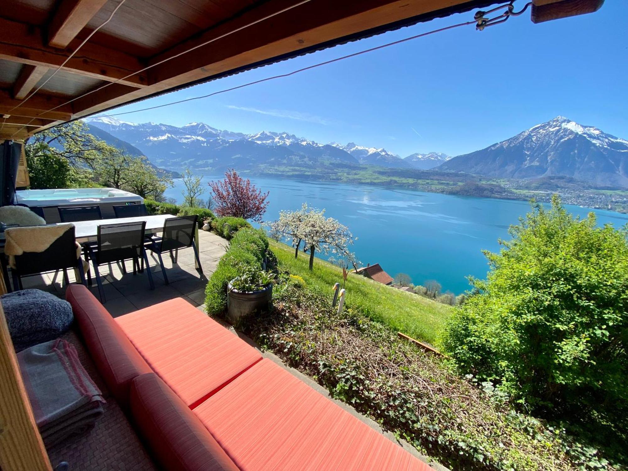 Chalet Egglen "Typical Swiss House, Best Views, Private Jacuzzi" Sigriswil Ngoại thất bức ảnh