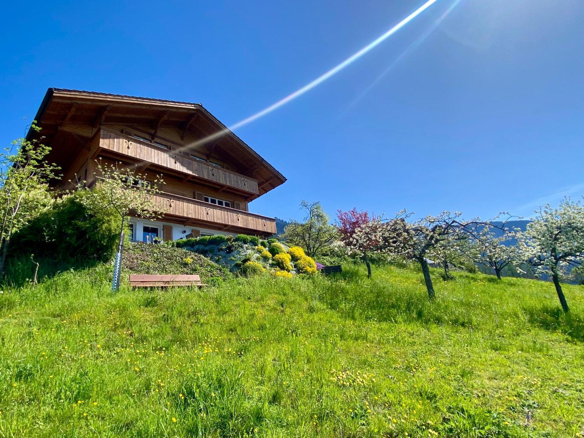 Chalet Egglen "Typical Swiss House, Best Views, Private Jacuzzi" Sigriswil Ngoại thất bức ảnh